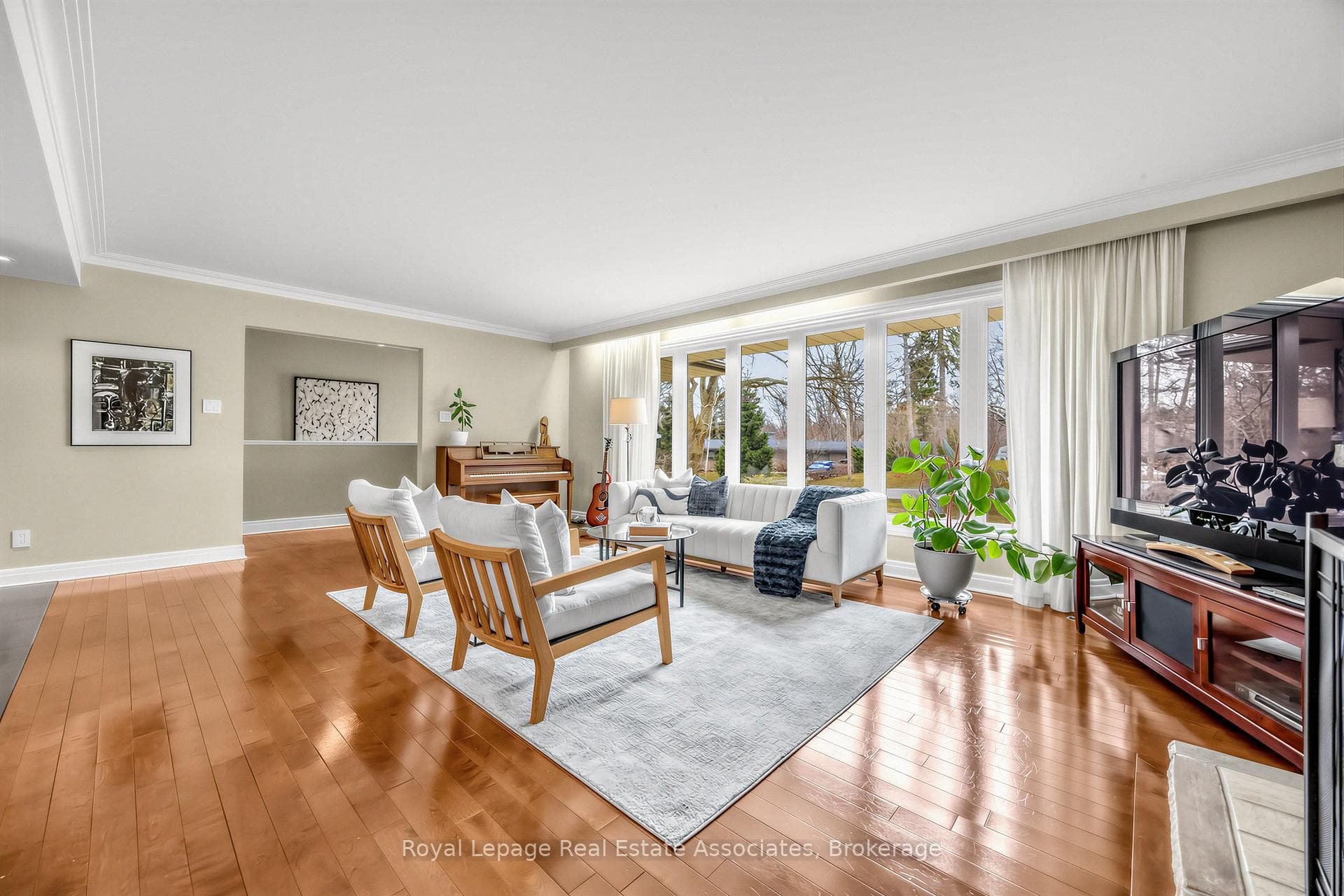 1561 Pinetree Crescent - Detached photo 10 of 42 in Mississauga, Ontario