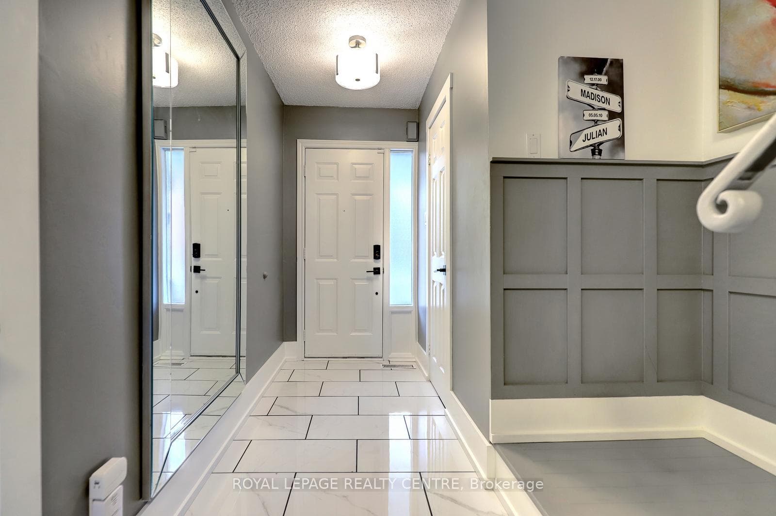 3025 Cedarglen Gate Unit 60 - Condo photo 5 of 38 in Mississauga, Ontario