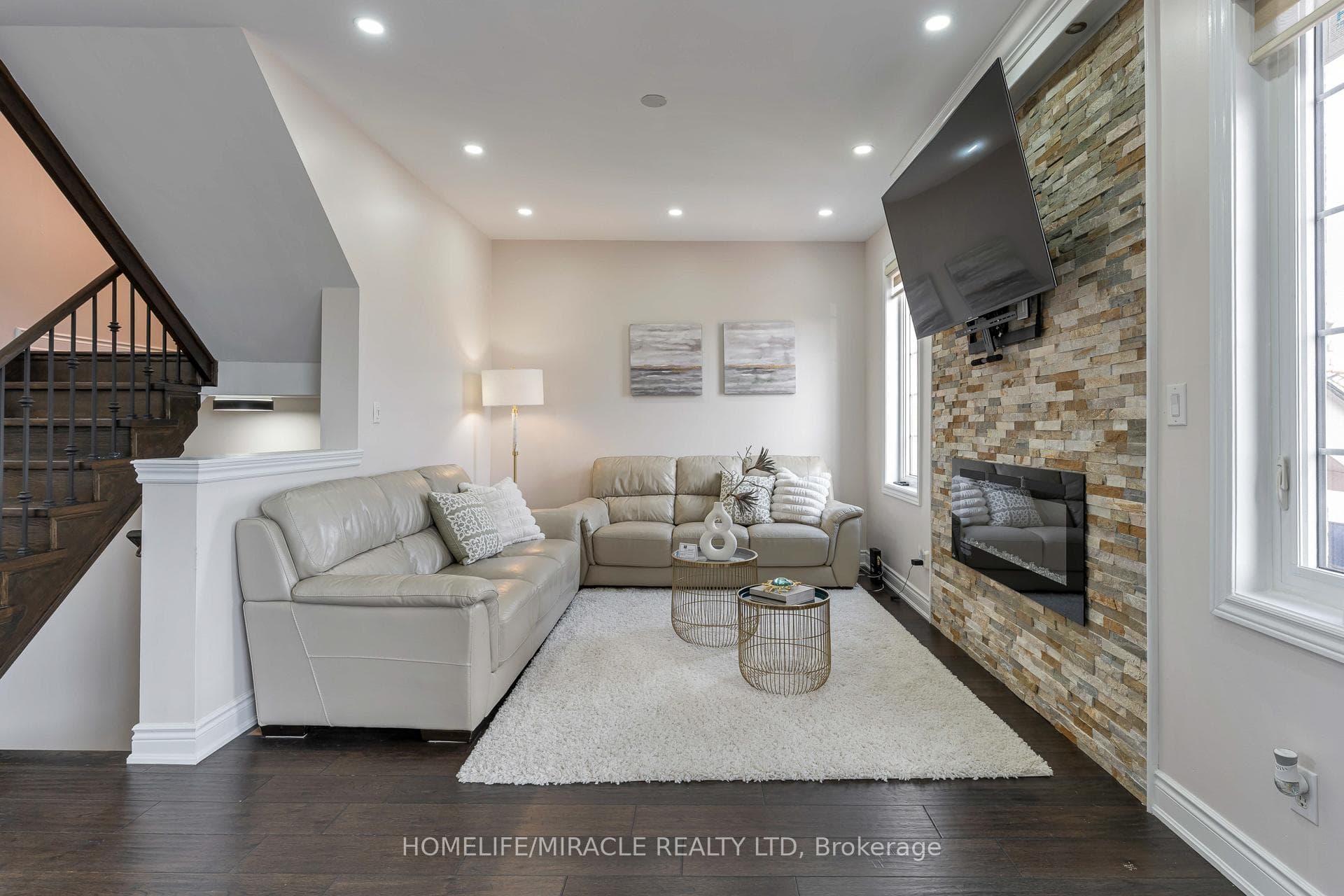 2343 Falling Green Drive - Detached photo 14 of 50 in Oakville, Ontario