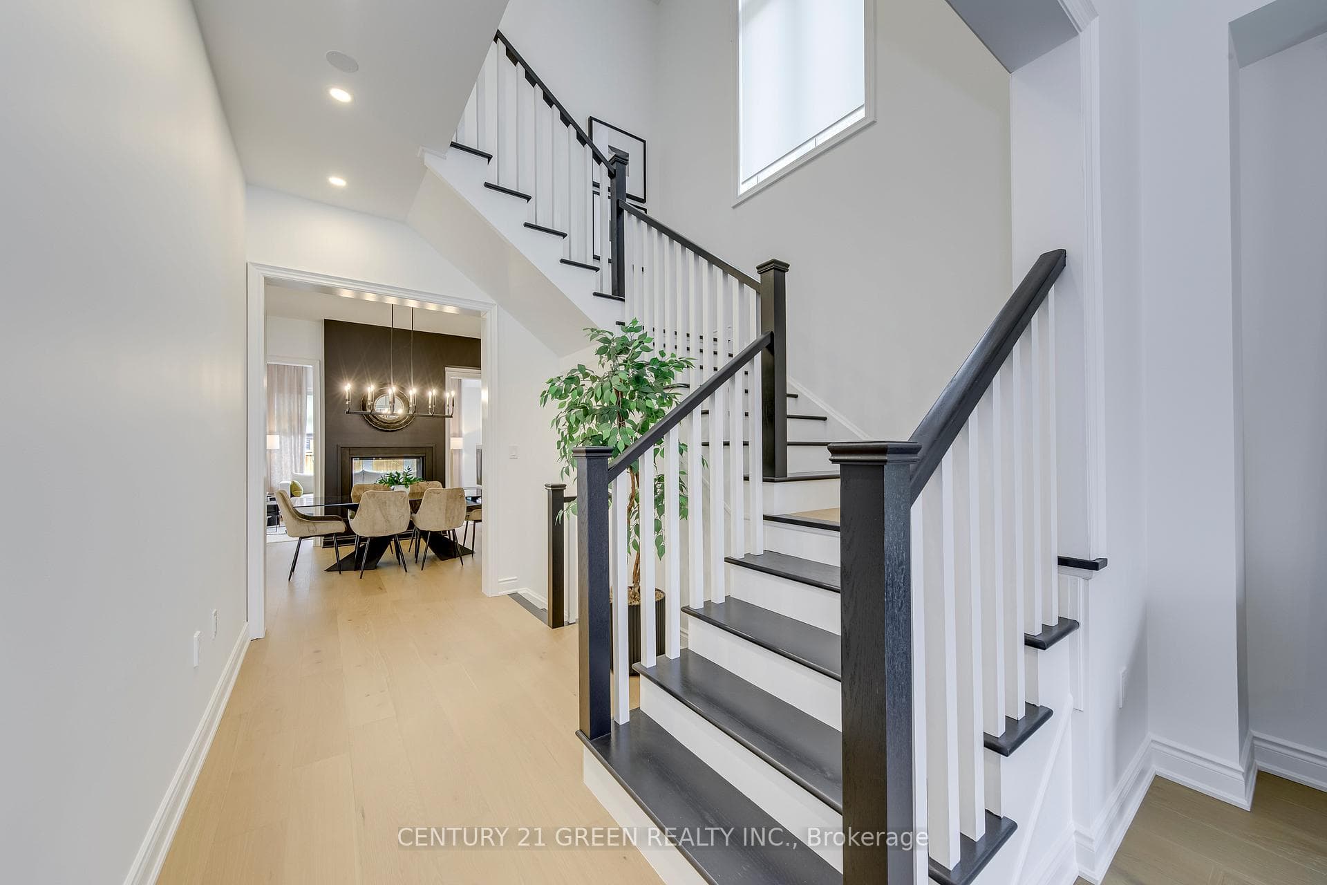 1290 Felicity Gardens - Detached photo 9 of 50 in Oakville, Ontario