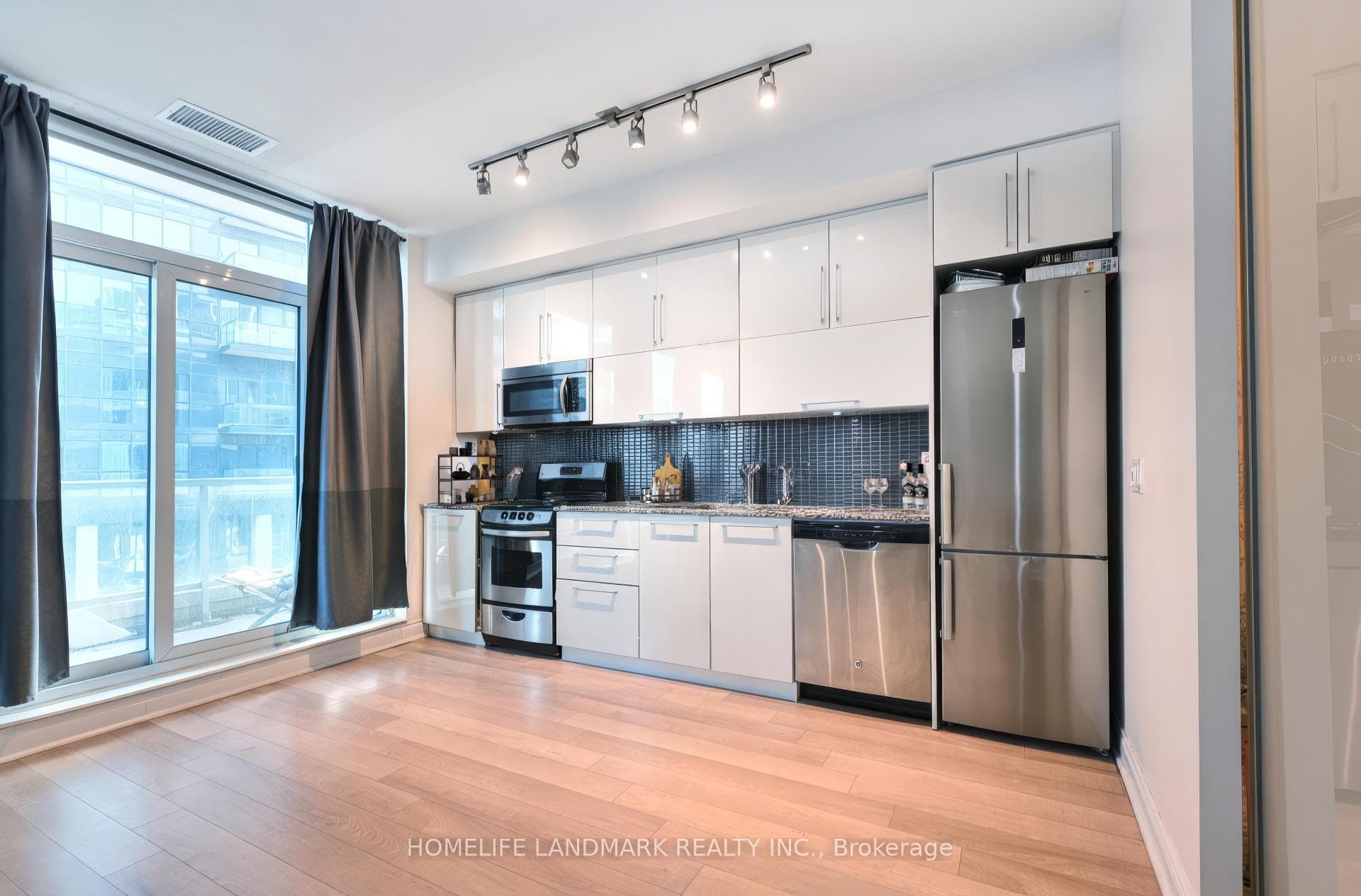 80 Marine Parade Drive Unit 227 - Condo photo 3 of 11 in Liberty Village / Parkdale / South Parkdale, Ontario