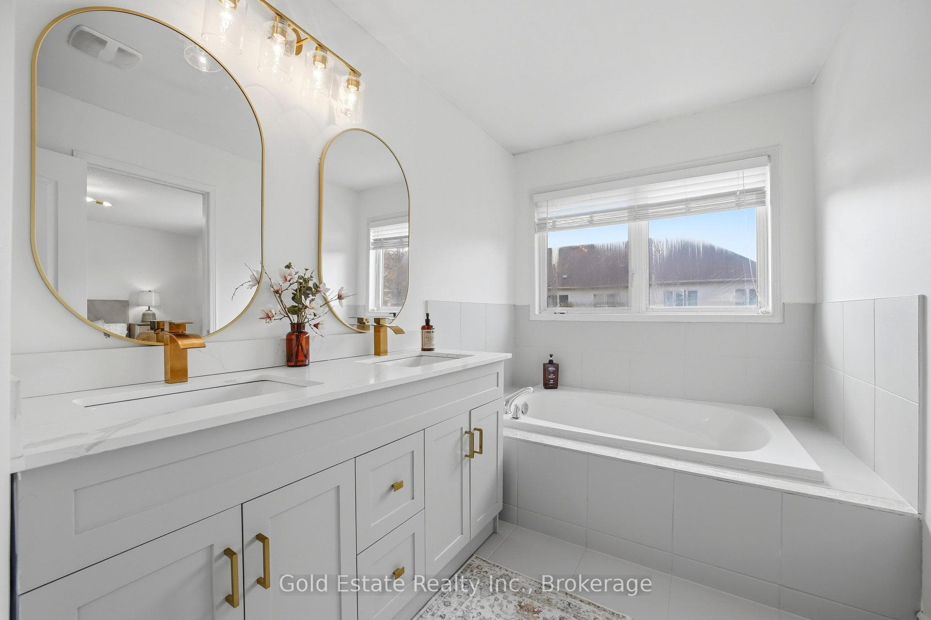 4875 Valera Road - Townhouse photo 14 of 23 in Burlington, Ontario