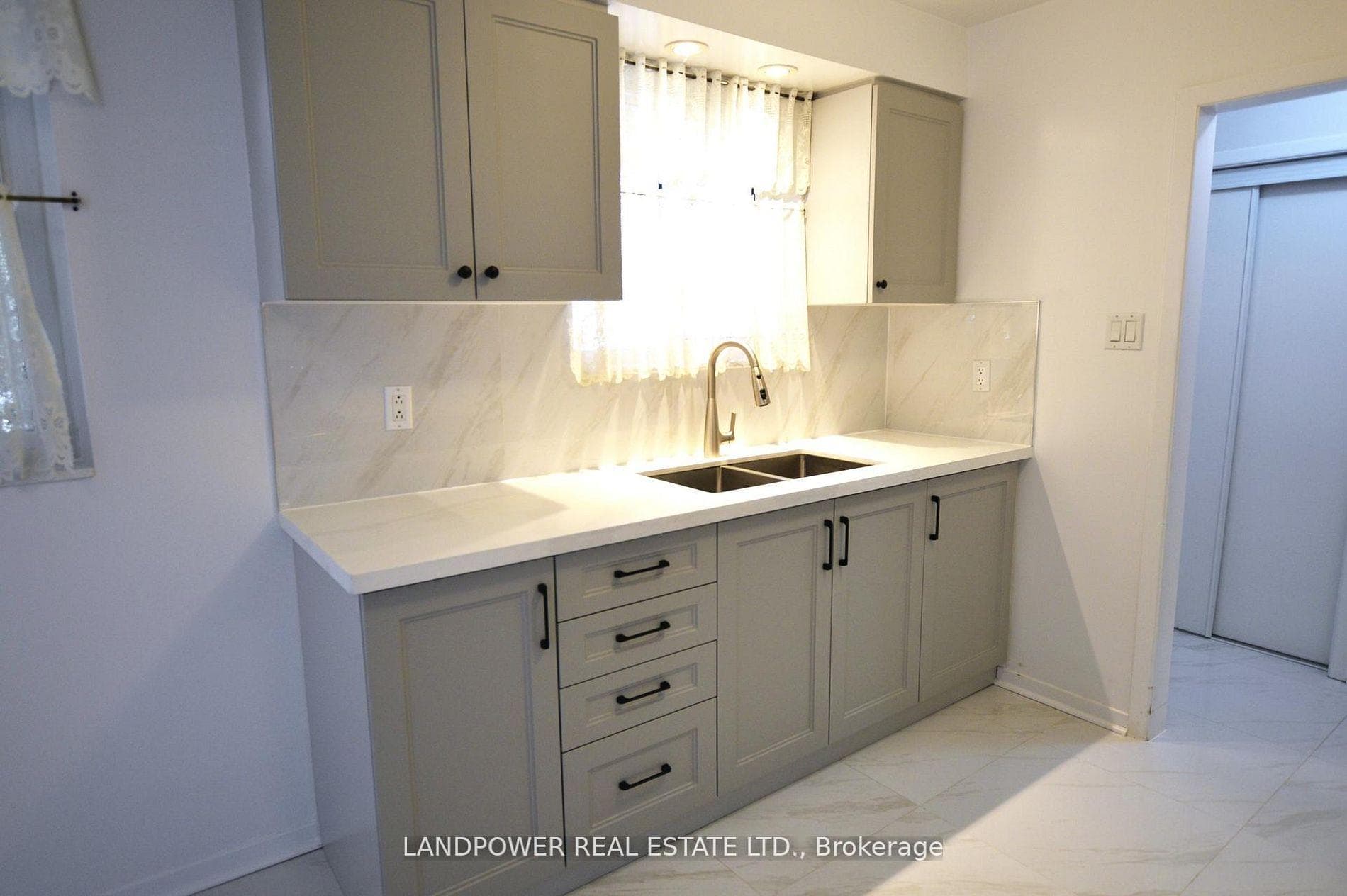 93 Clansman Boulevard - Detached photo 8 of 37 in Hillcrest Village / Bayview Village, Ontario