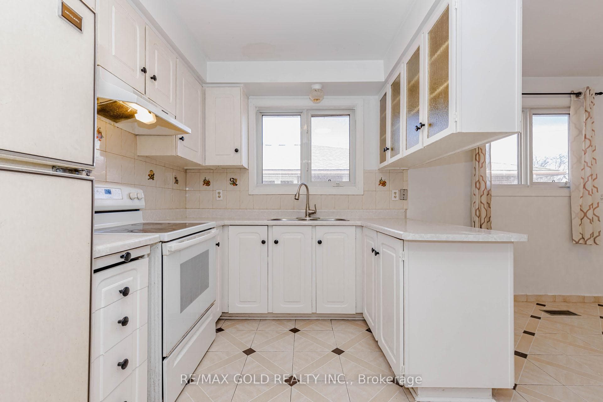 38 Achill Crescent - Semi-Detached photo 13 of 50 in Mississauga, Ontario