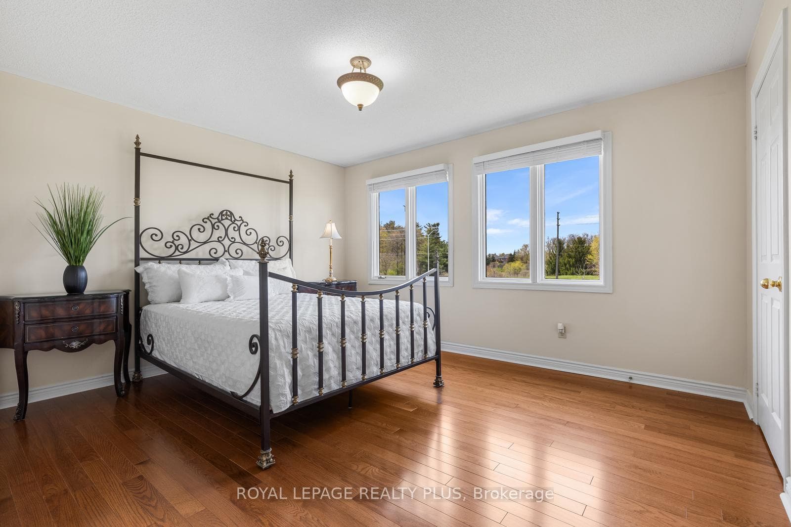 1504 Tanner Court - Detached photo 29 of 50 in Oakville, Ontario