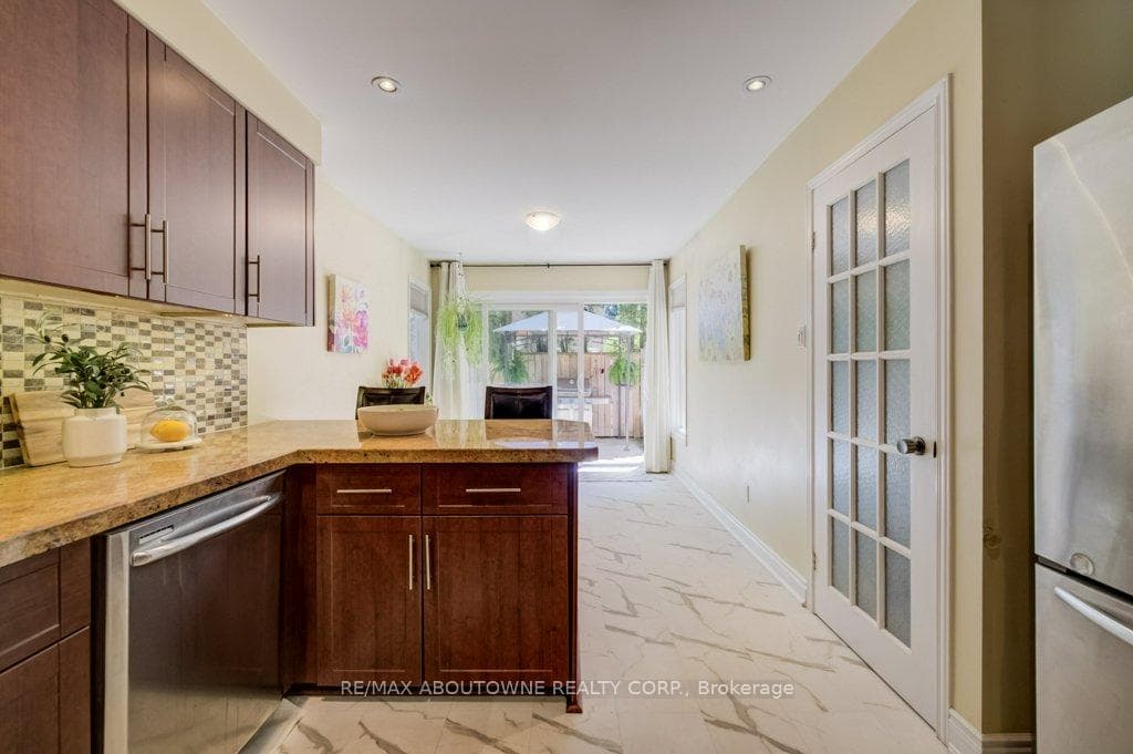 1300 Old Bridle Path - Detached photo 12 of 43 in Oakville, Ontario