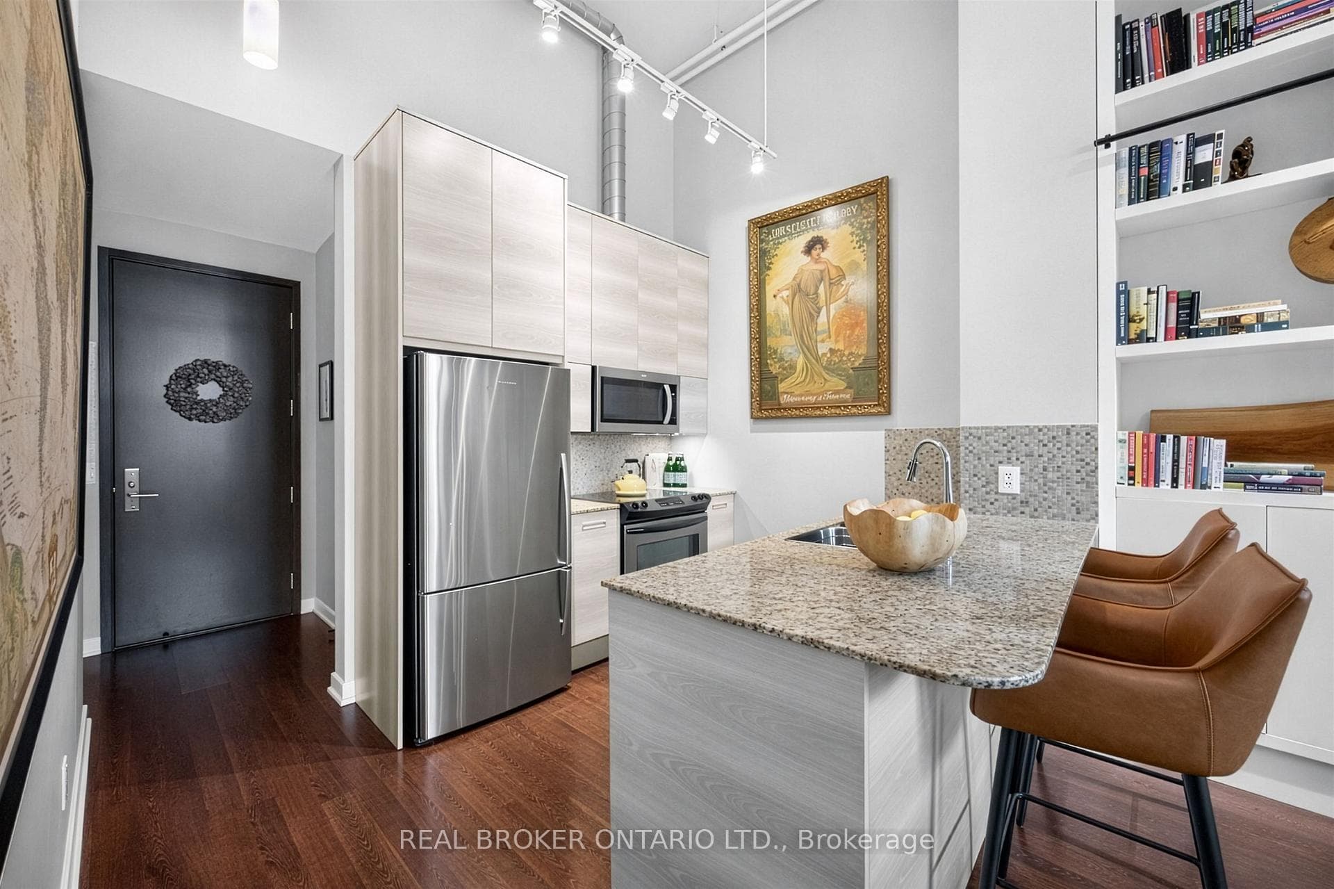 380 Macpherson Avenue Unit 209 - Condo photo 8 of 49 in Annex / Yorkville / Summerhill, Ontario