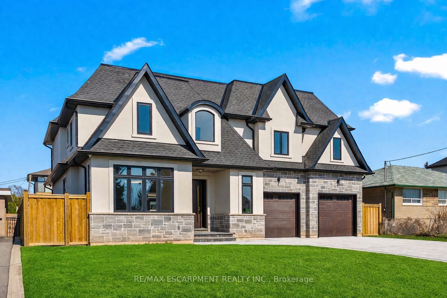 383 Wadsworth Street - Detached photo 2 of 46 in Oakville, Ontario