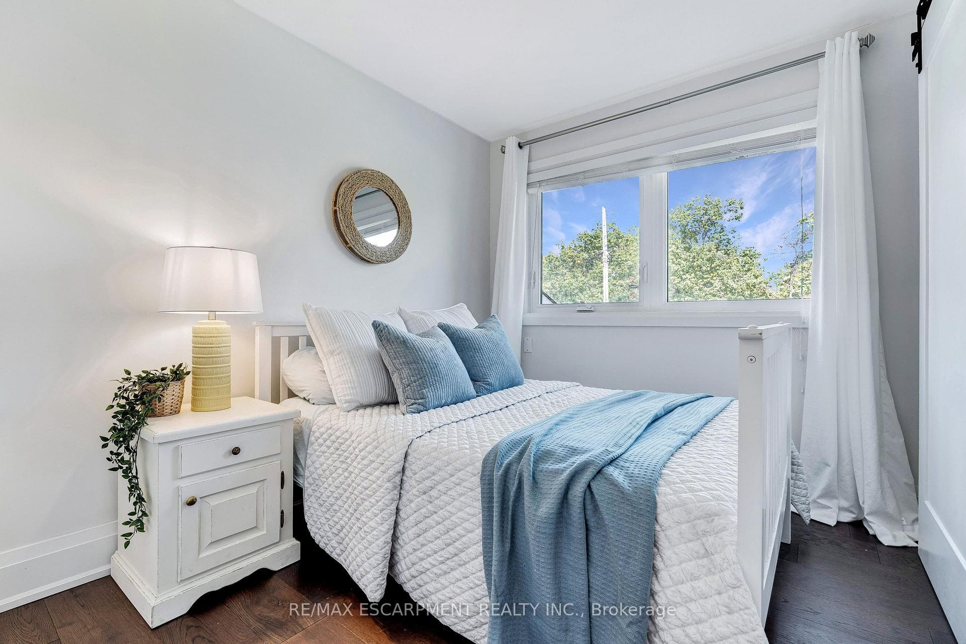 296 Kent Crescent - Multi-Family photo 18 of 50 in Burlington, Ontario