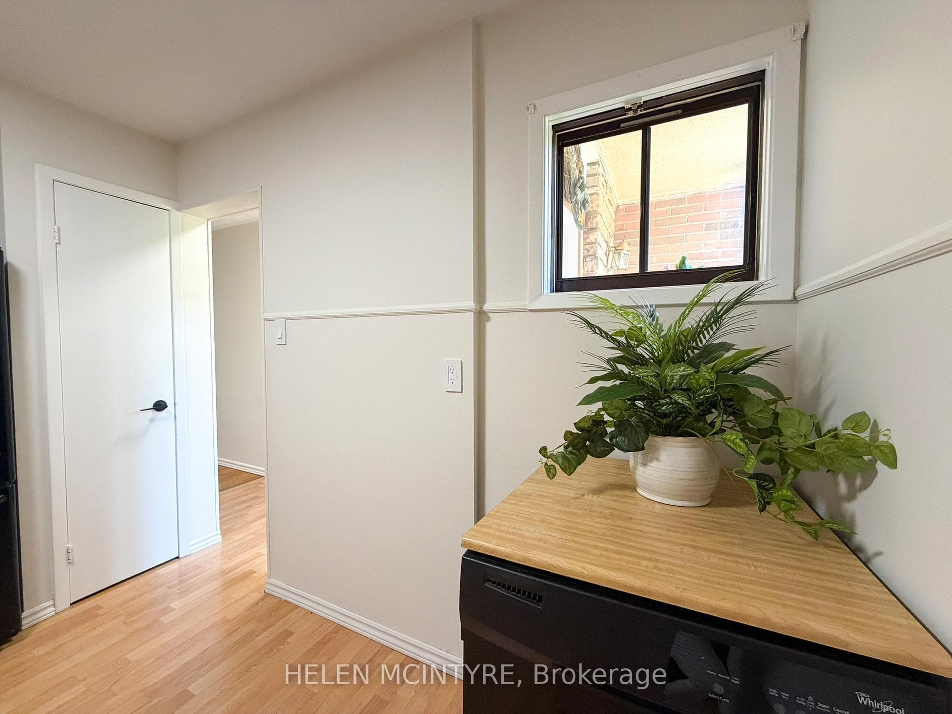 140 Ripley Court Unit 4 - Townhouse photo 11 of 47 in Oakville, Ontario