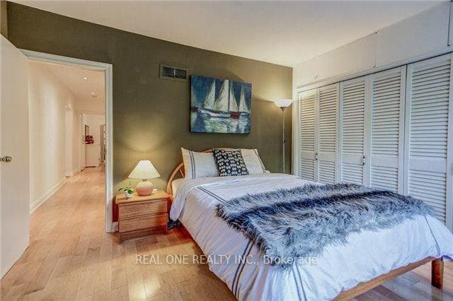 1268 Lorne Park Road - Detached photo 10 of 20 in Mississauga, Ontario