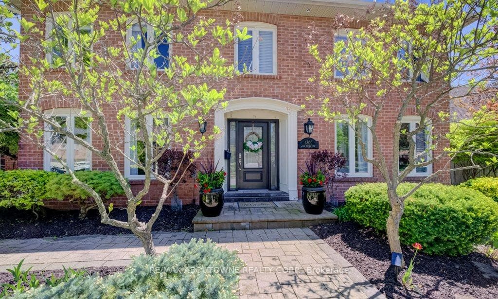 1300 Old Bridle Path - Detached photo 42 of 43 in Oakville, Ontario