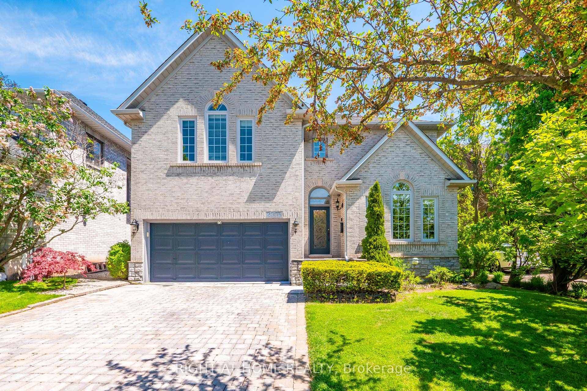 2005 Oak Springs Road - Detached photo 1 of 50 in Oakville, Ontario