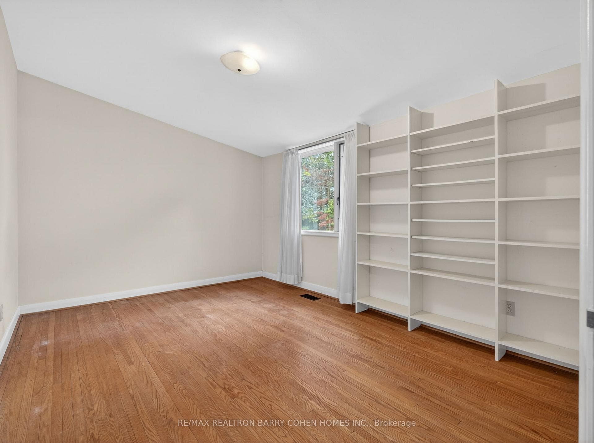 4 Malabar Place - Detached photo 9 of 19 in Don Mills / Parkwoods / Victoria Village, Ontario
