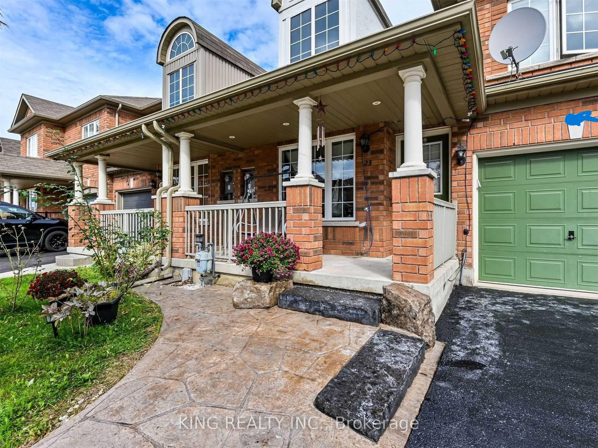 23 Wall Street - Townhouse photo 2 of 25 in Brampton, Ontario