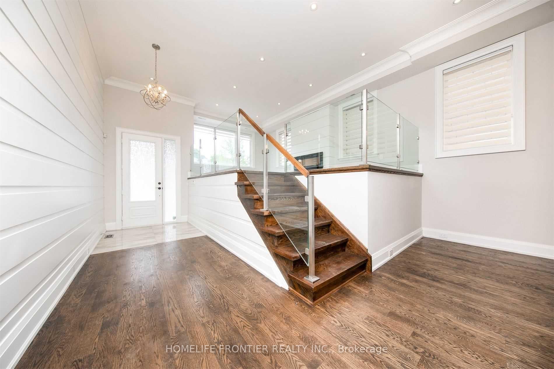 82 Cameron Avenue - Detached photo 6 of 24 in Thornhill / Willowdale, Ontario