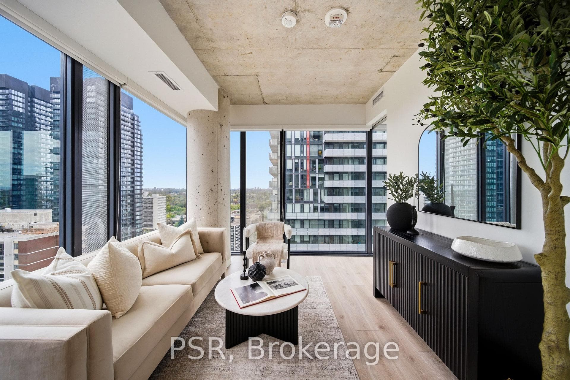 161 Roehampton Avenue Unit 2005 - Condo photo 4 of 25 in Leaside / Davisville, Ontario