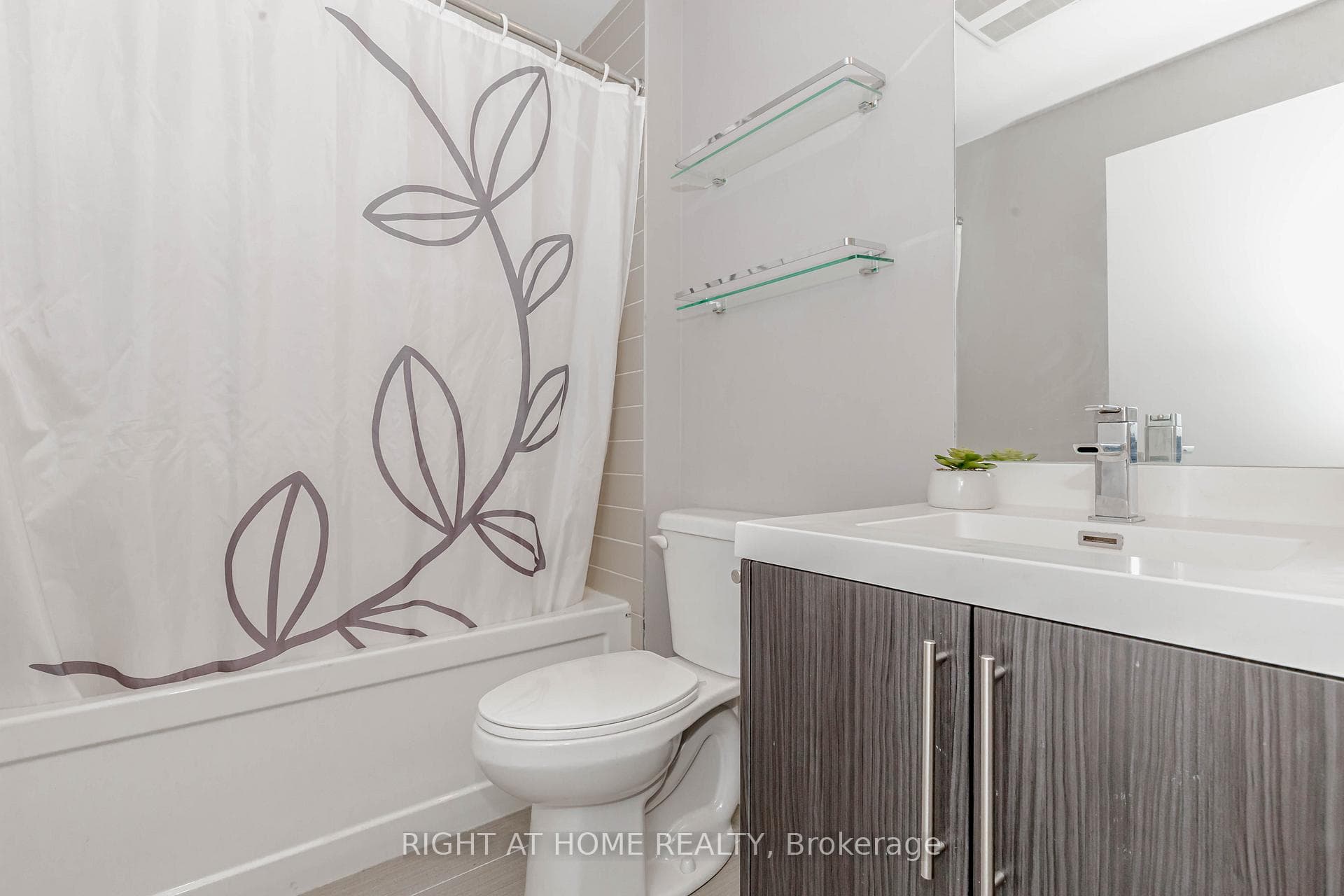 2093 Fairview Street Unit 709 - Condo photo 25 of 45 in Burlington, Ontario