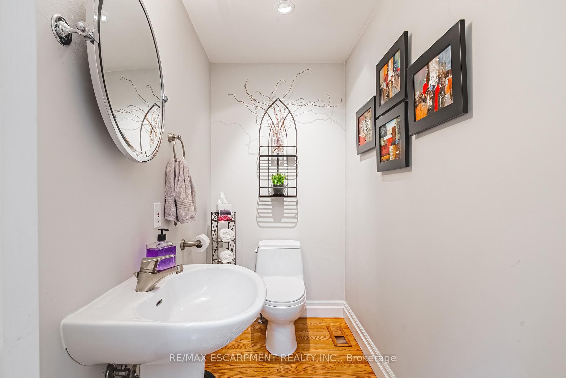 7 Colonial Crescent - Detached photo 11 of 49 in Oakville, Ontario