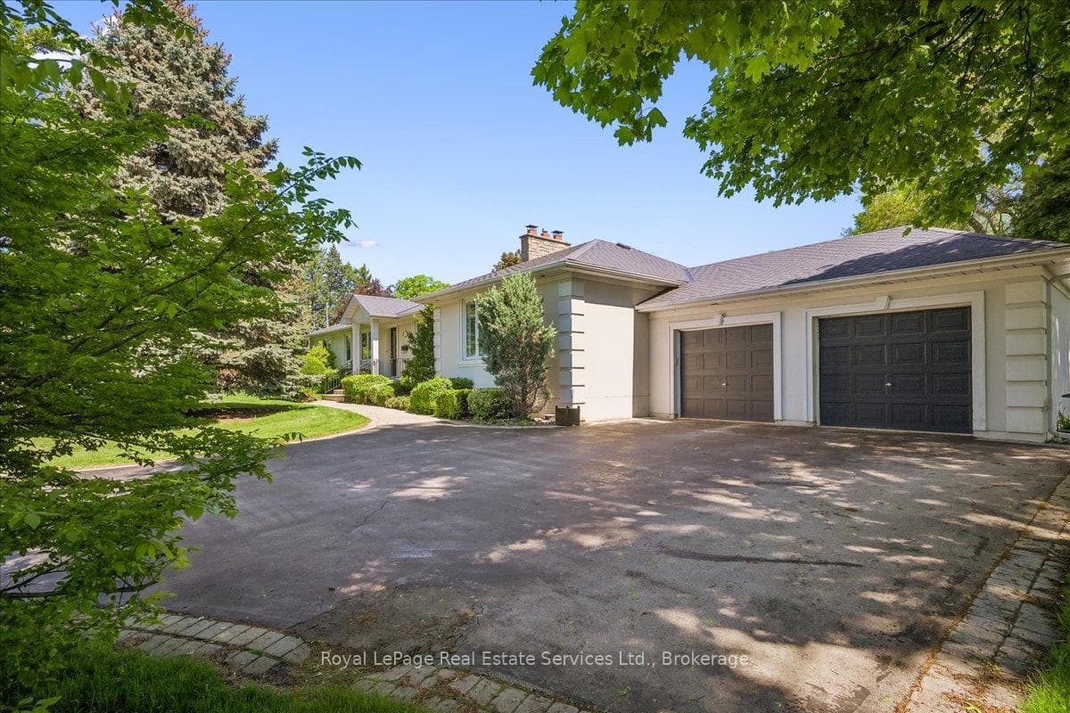 281 Pinehurst Drive - Detached photo 4 of 50 in Oakville, Ontario