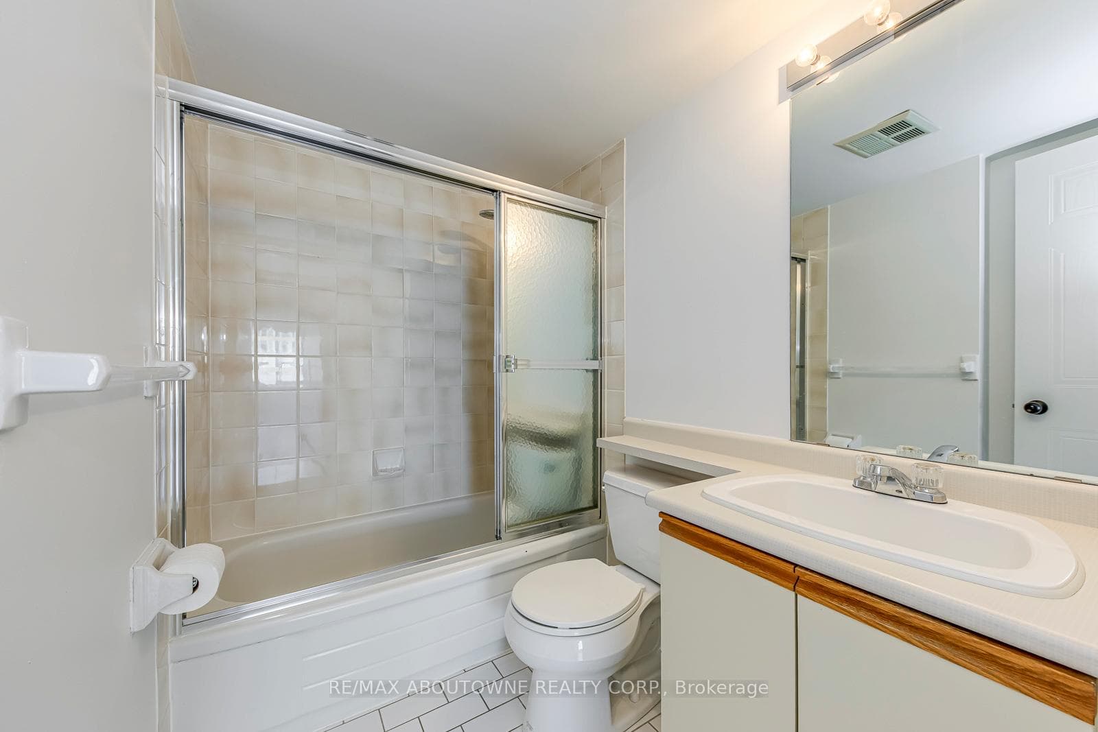 1270 Maple Crossing Boulevard Unit 1705 - Condo photo 34 of 44 in Burlington, Ontario