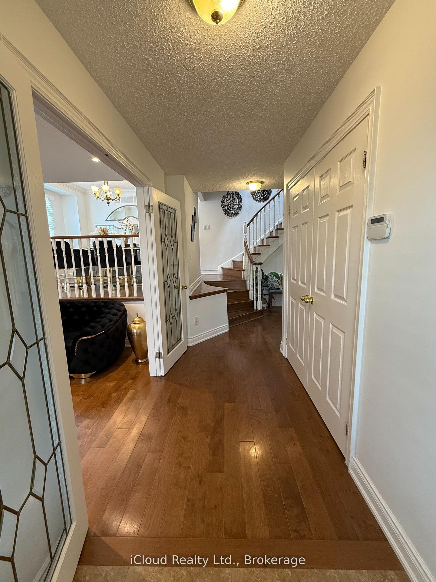 2067 Hunters Wood Drive - Detached photo 3 of 23 in Burlington, Ontario