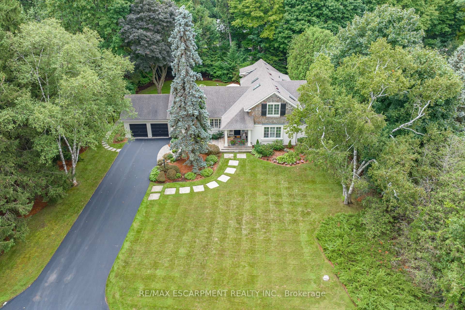 7 Colonial Crescent - Detached photo 2 of 49 in Oakville, Ontario