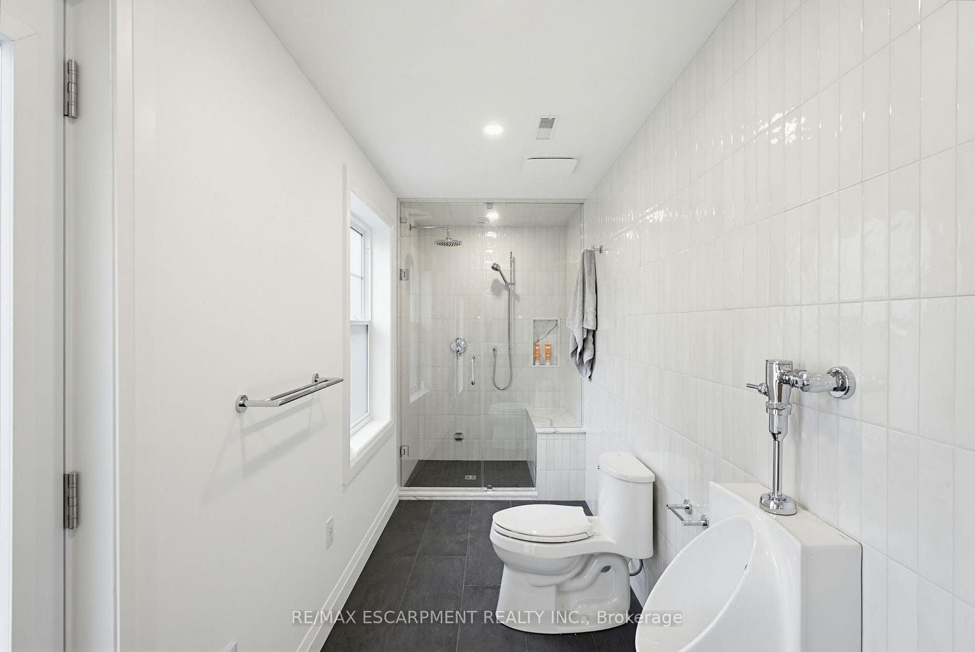 3083 LAKESHORE Road - Detached photo 42 of 50 in Burlington, Ontario