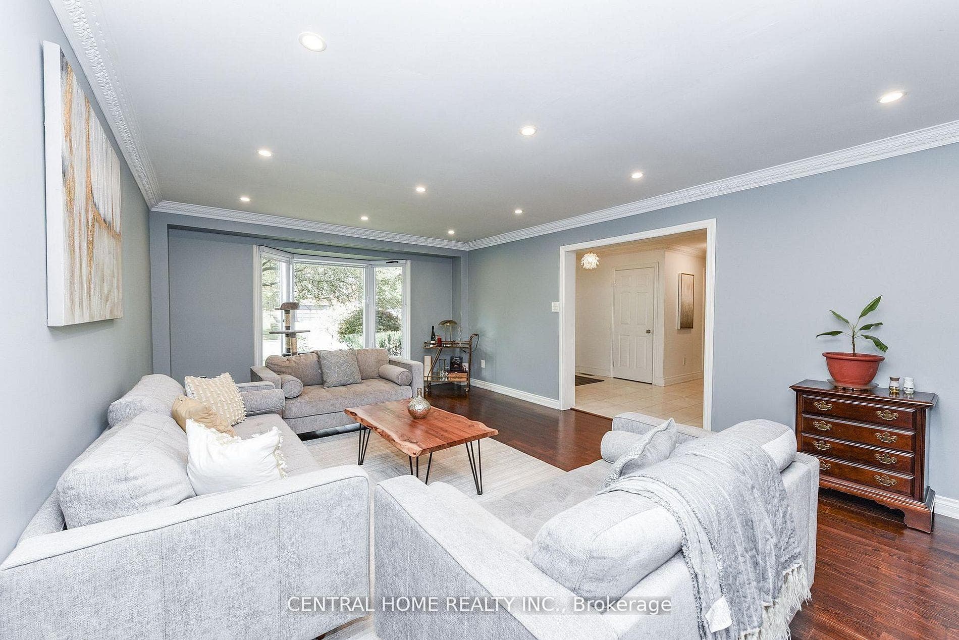 4 Robaldon Road - Detached photo 8 of 40 in Etobicoke (Islington / Rexdale), Ontario