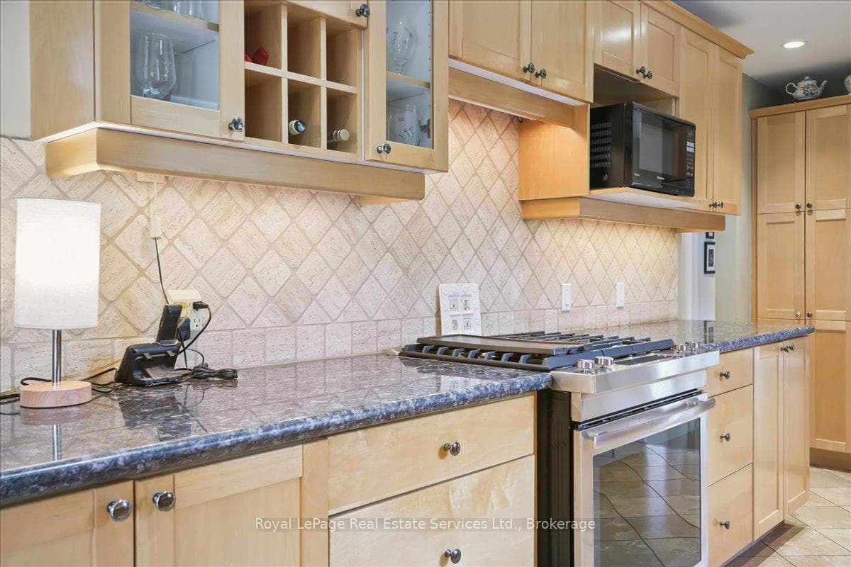 281 Pinehurst Drive - Detached photo 18 of 50 in Oakville, Ontario