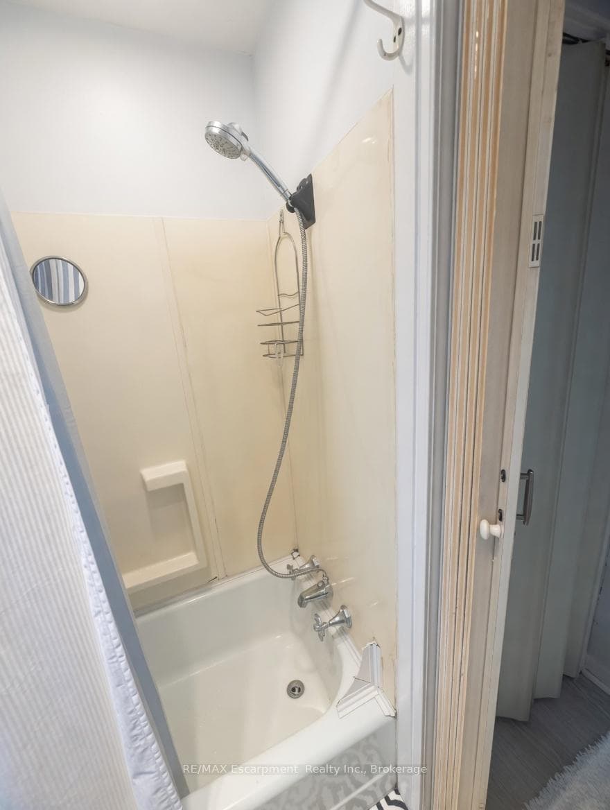 60 Robinson Street Unit 305 - Condo photo 10 of 12 in Hamilton, Ontario