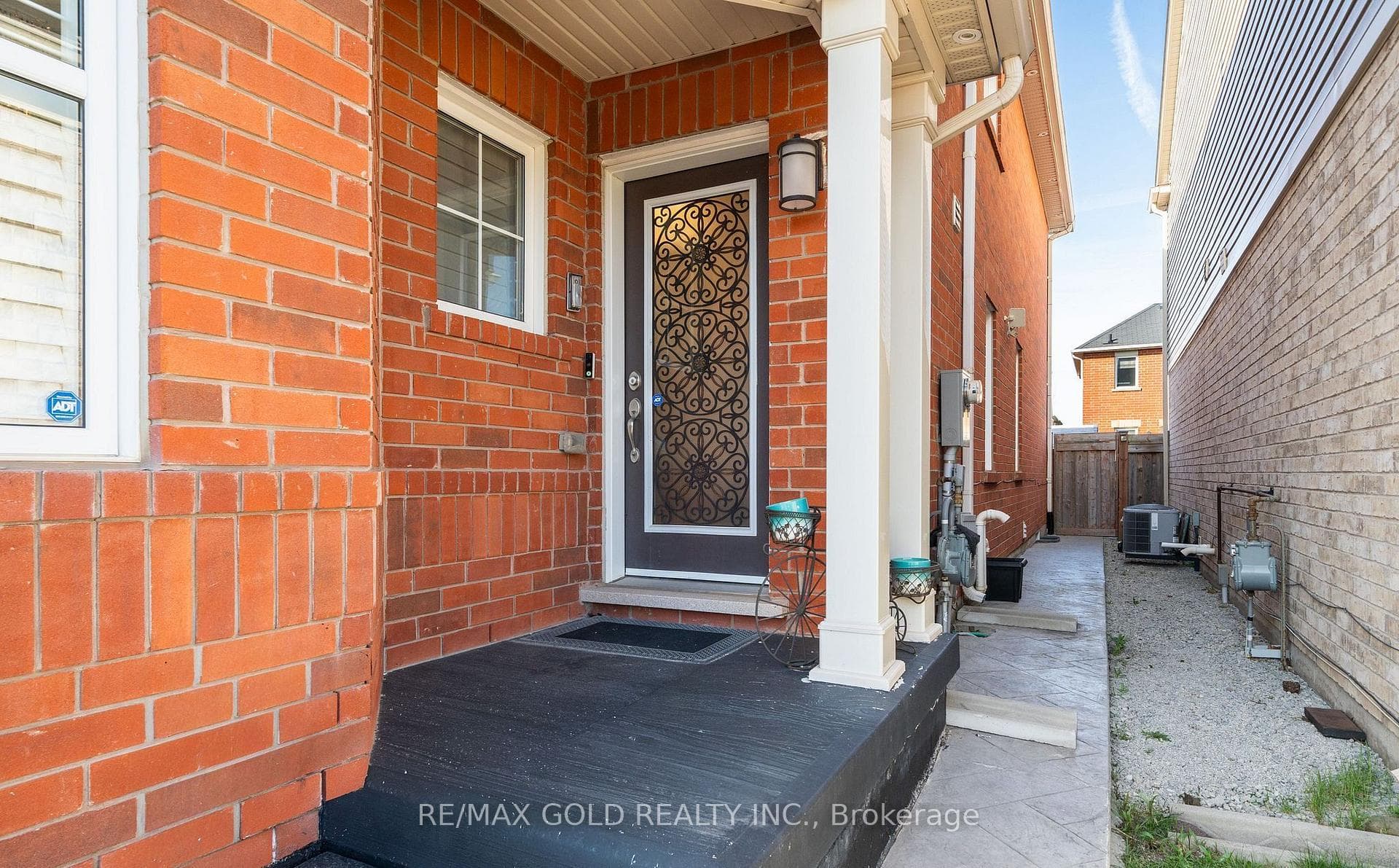 1035 SAVOLINE Boulevard - Detached photo 4 of 44 in Milton, Ontario
