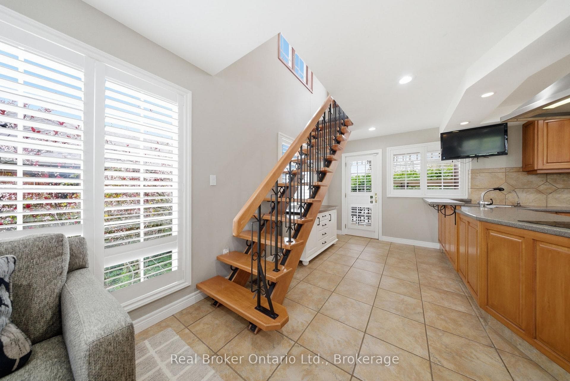 383 North Shore Boulevard - Detached photo 17 of 46 in Burlington, Ontario