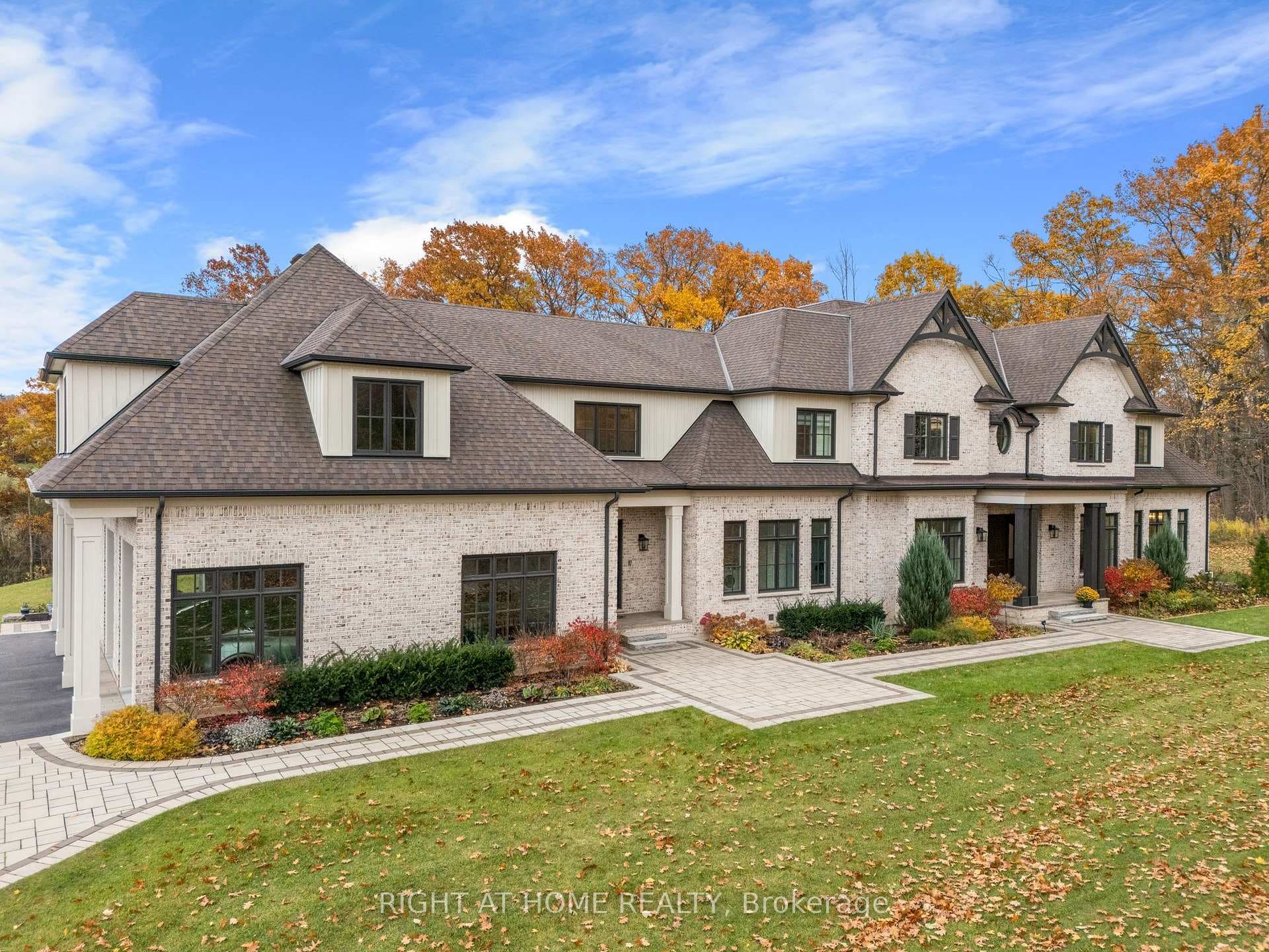 2606 Harvestmoon Lane - Detached photo 2 of 50 in Burlington, Ontario