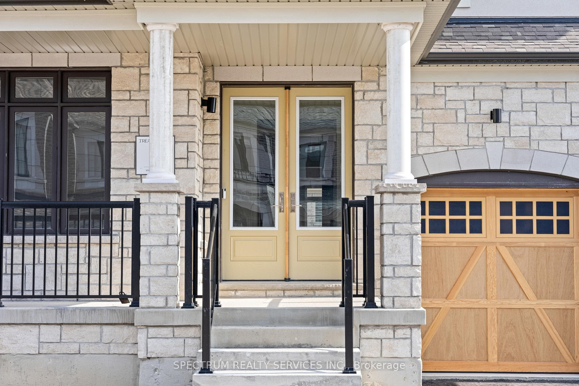 17 Mosswood Trail - Detached photo 2 of 50 in Brampton, Ontario