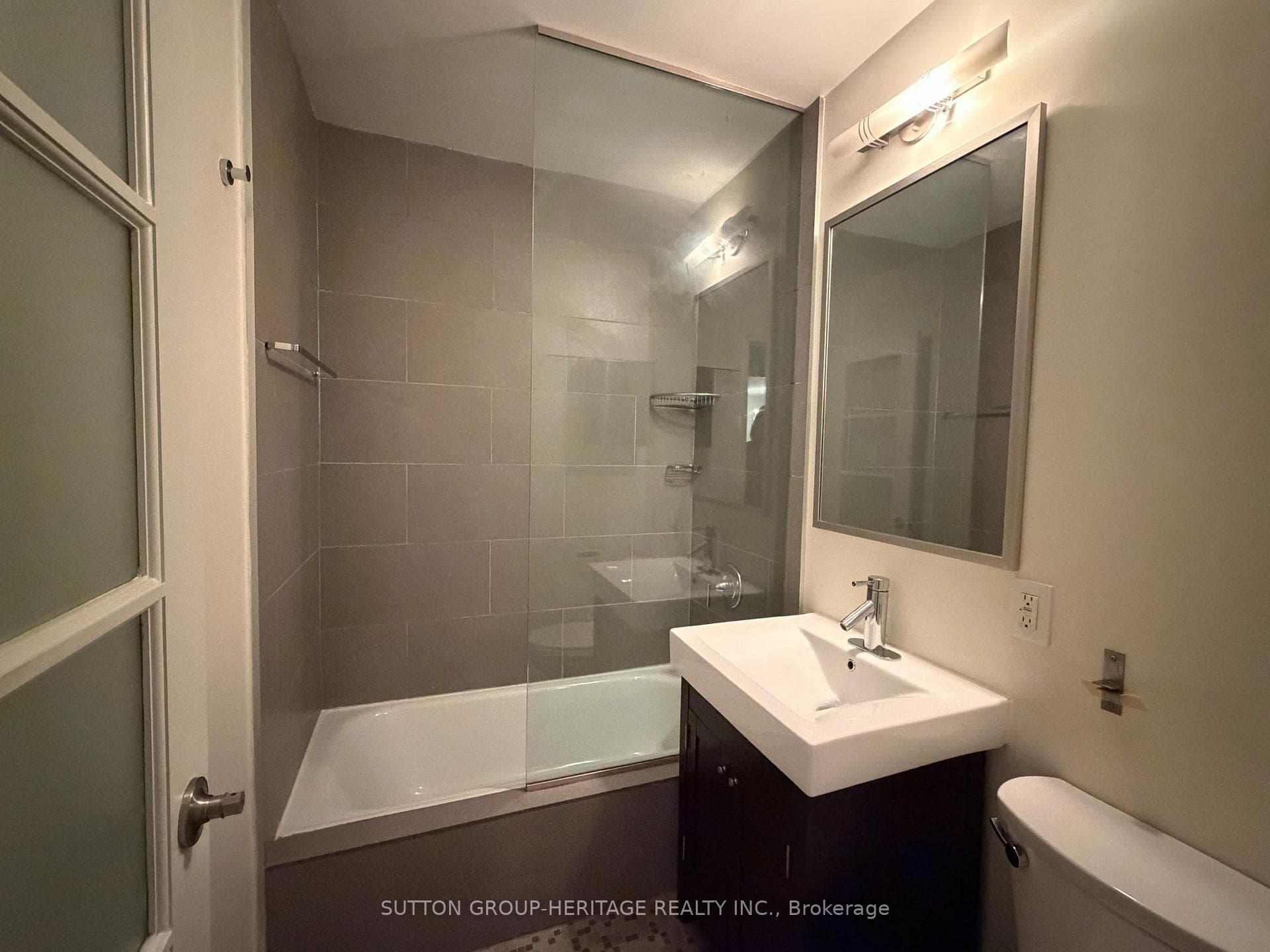 581 Avenue Road Unit 704 - Condo photo 11 of 15 in Annex / Yorkville / Summerhill, Ontario