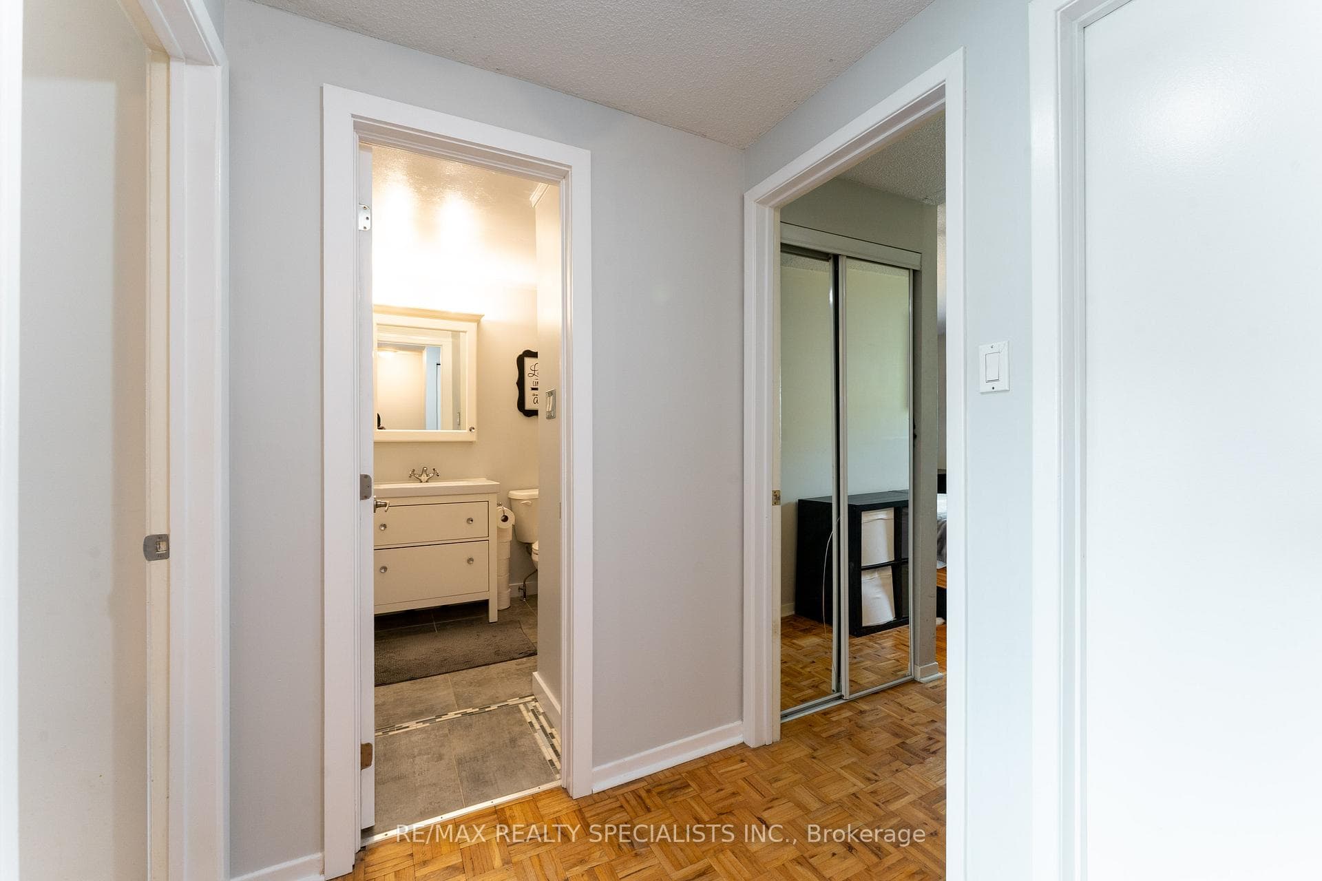 2050 Upper Middle Road Unit 114 - Condo photo 27 of 46 in Burlington, Ontario