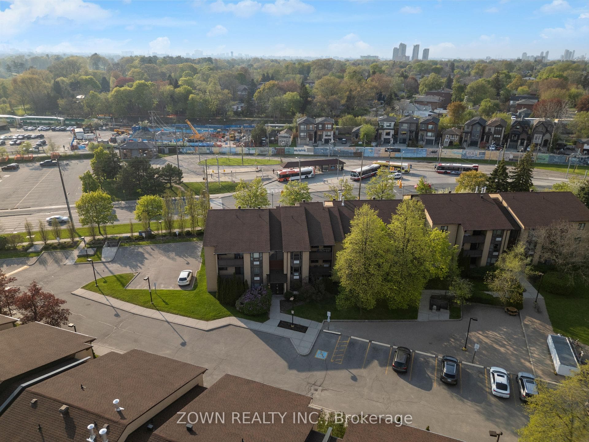 3835 Lakeshore Boulevard Unit 210 - Condo photo 4 of 36 in Liberty Village / Parkdale / South Parkdale, Ontario