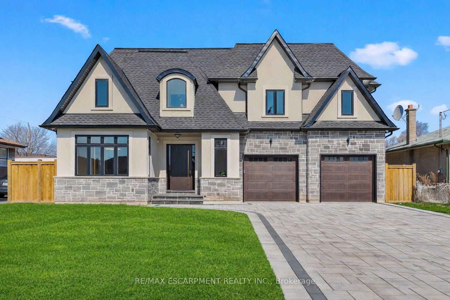 383 Wadsworth Street - Detached photo 1 of 46 in Oakville, Ontario