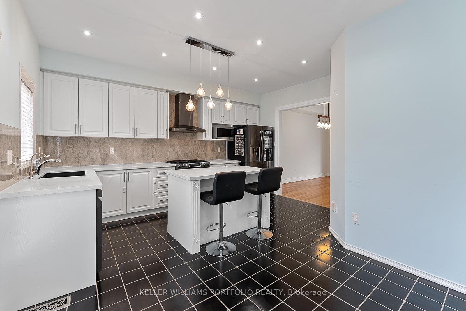 118 Gatwick Drive - Semi-Detached photo 17 of 50 in Oakville, Ontario