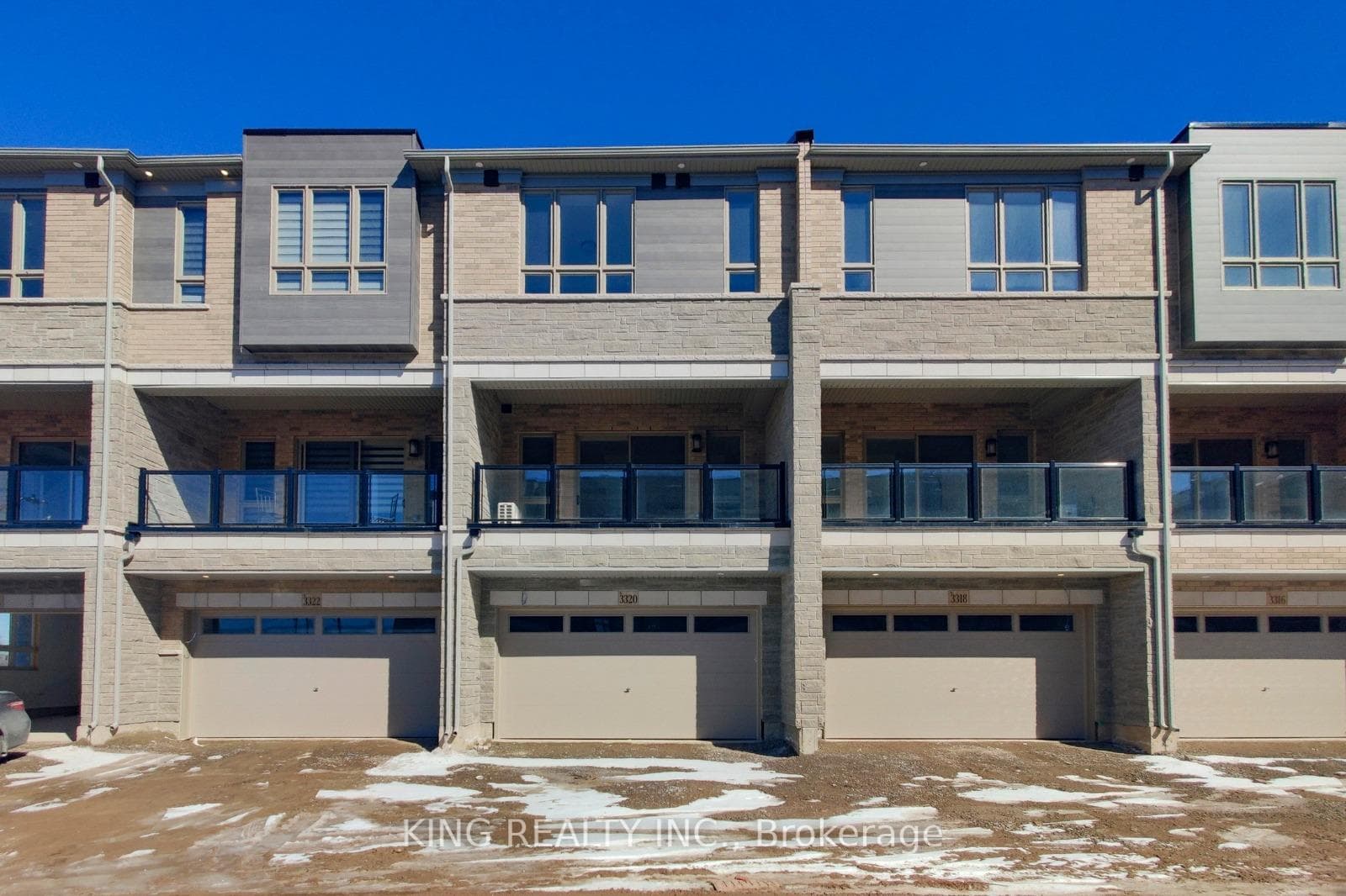 3320 Taha Gardens - Townhouse for sale in Glen Abbey, Ontario