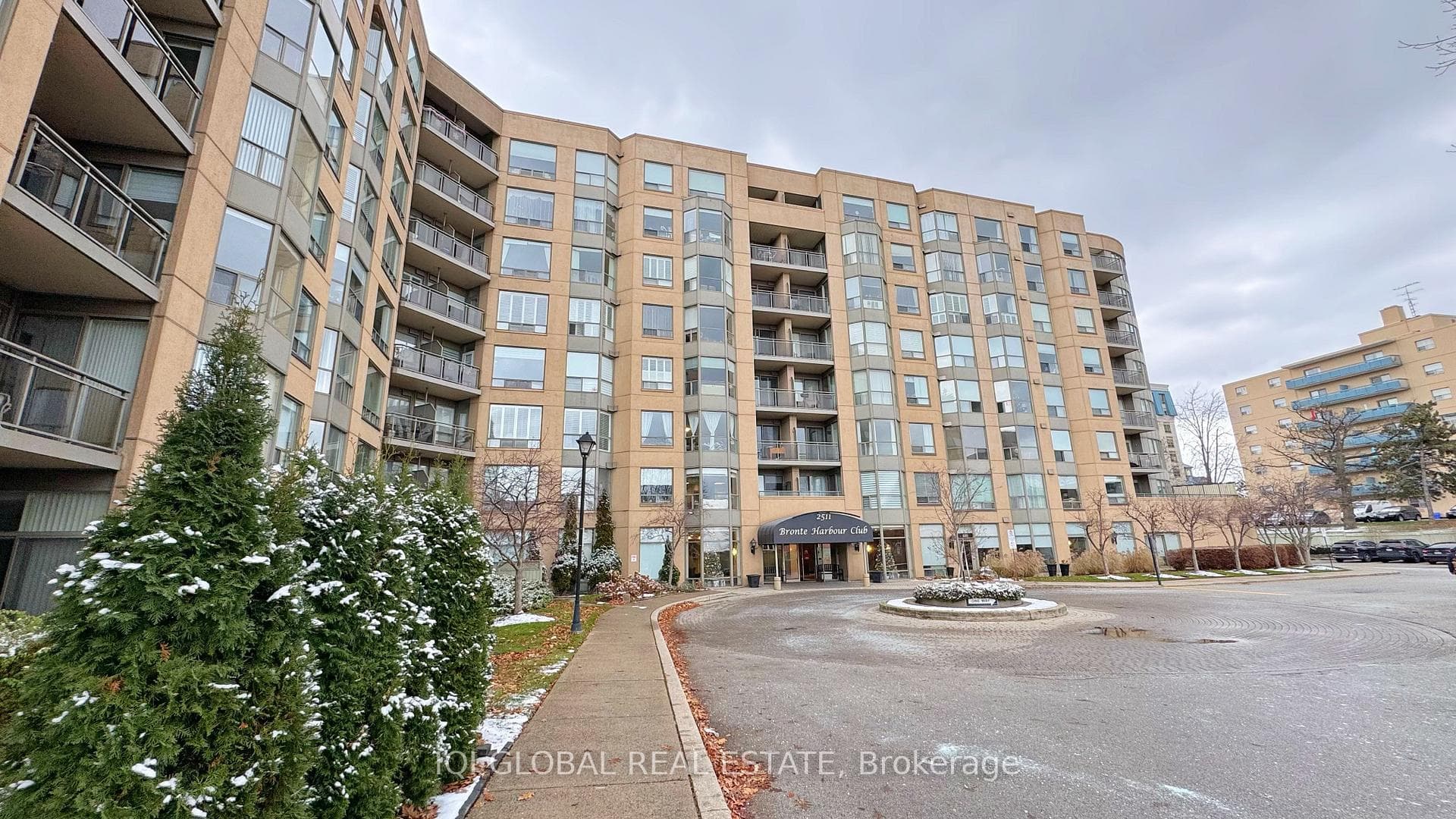 2511 Lakeshore Road Unit 109 - home for sale in Oakville, Ontario