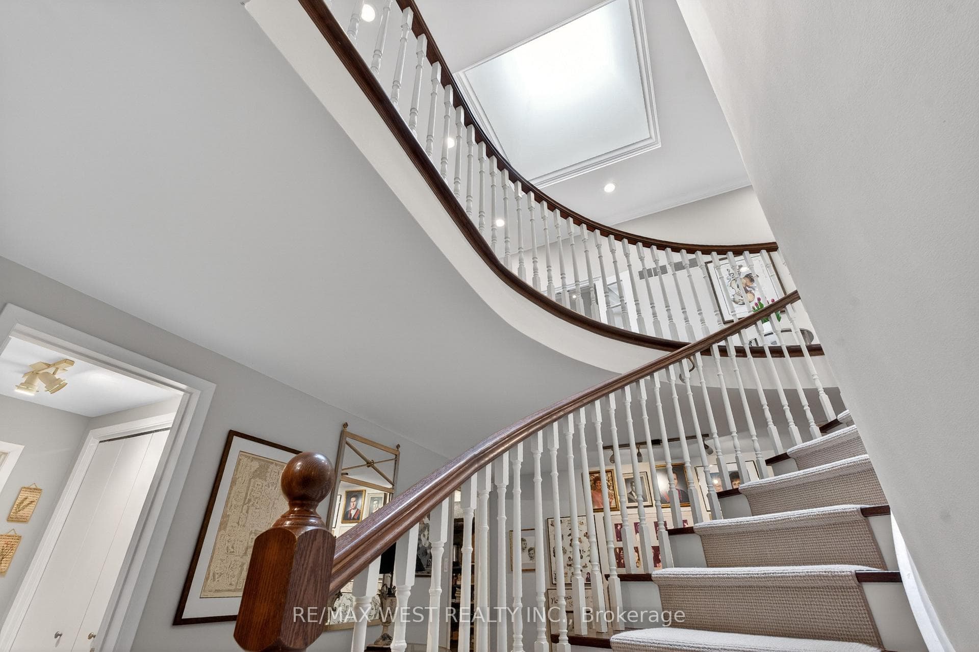 16 Caravan Drive - Detached photo 6 of 49 in Don Mills / Parkwoods / Victoria Village, Ontario