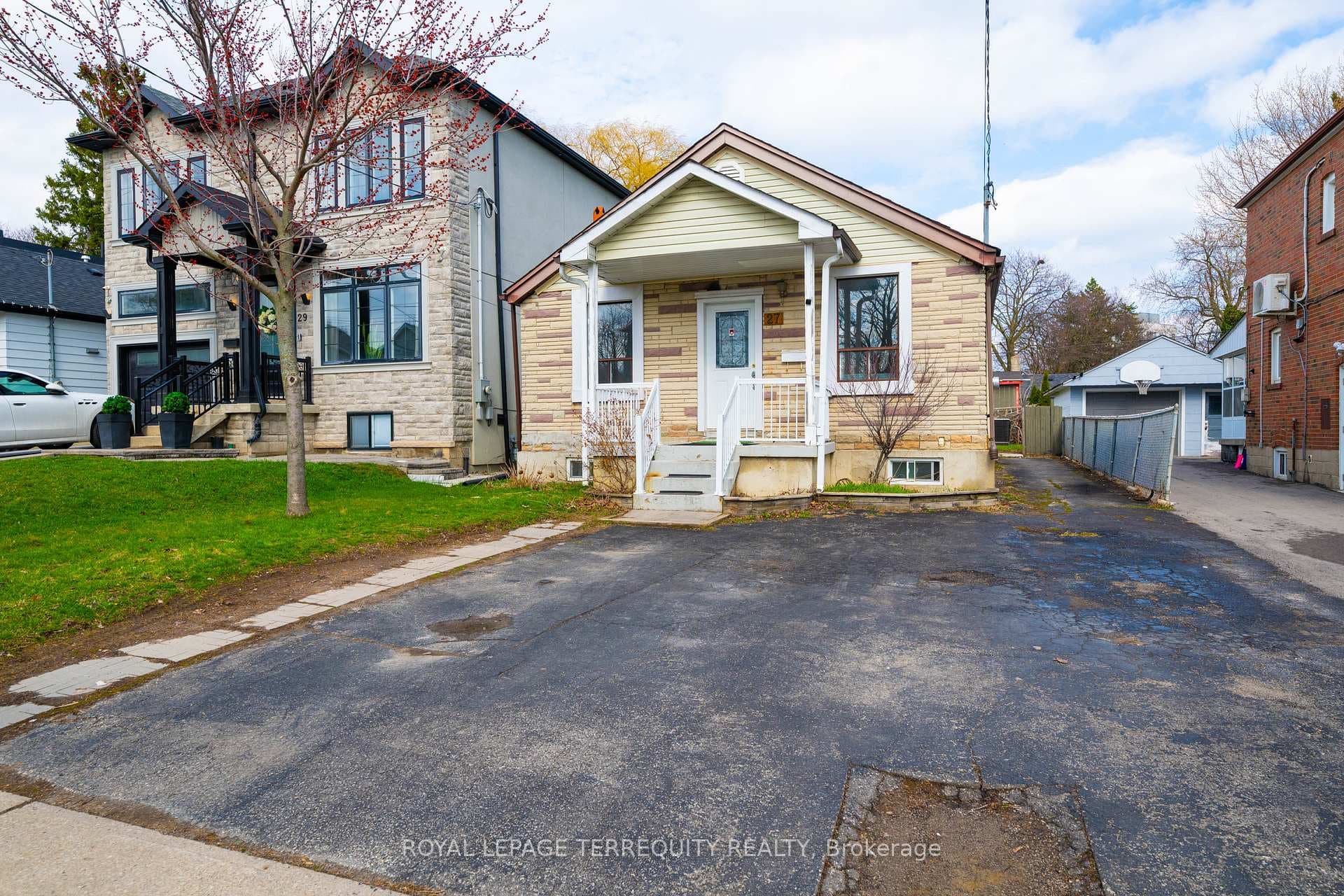 27 Phillip Avenue - Detached photo 3 of 25 in Birch Cliff / Cliffside, Ontario