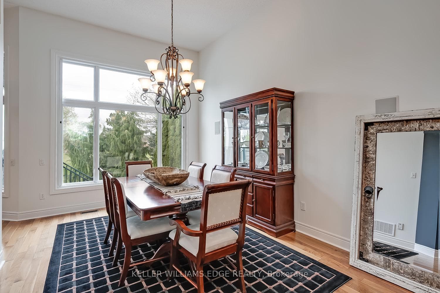 4285 Couples Crescent - Detached photo 11 of 46 in Burlington, Ontario
