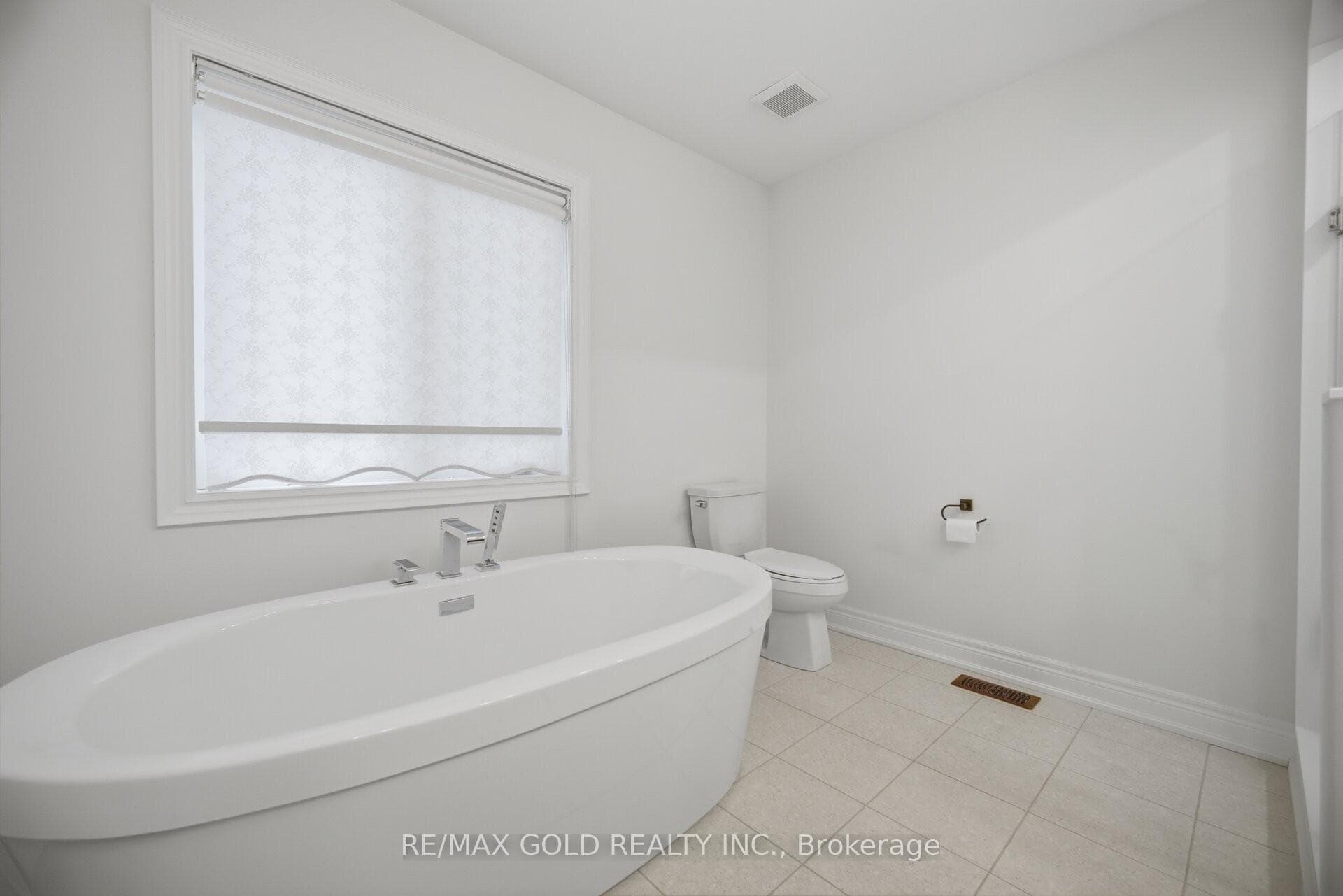 11 Sinatra Street - Detached photo 15 of 30 in Brampton, Ontario