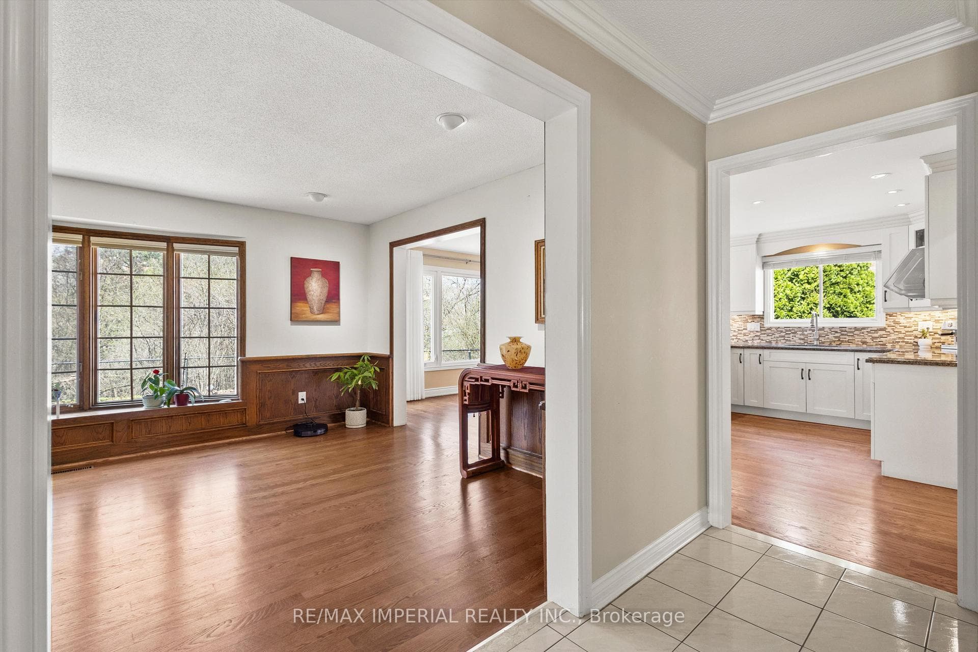 2044 Schoolmaster Circle - Detached photo 10 of 45 in Oakville, Ontario