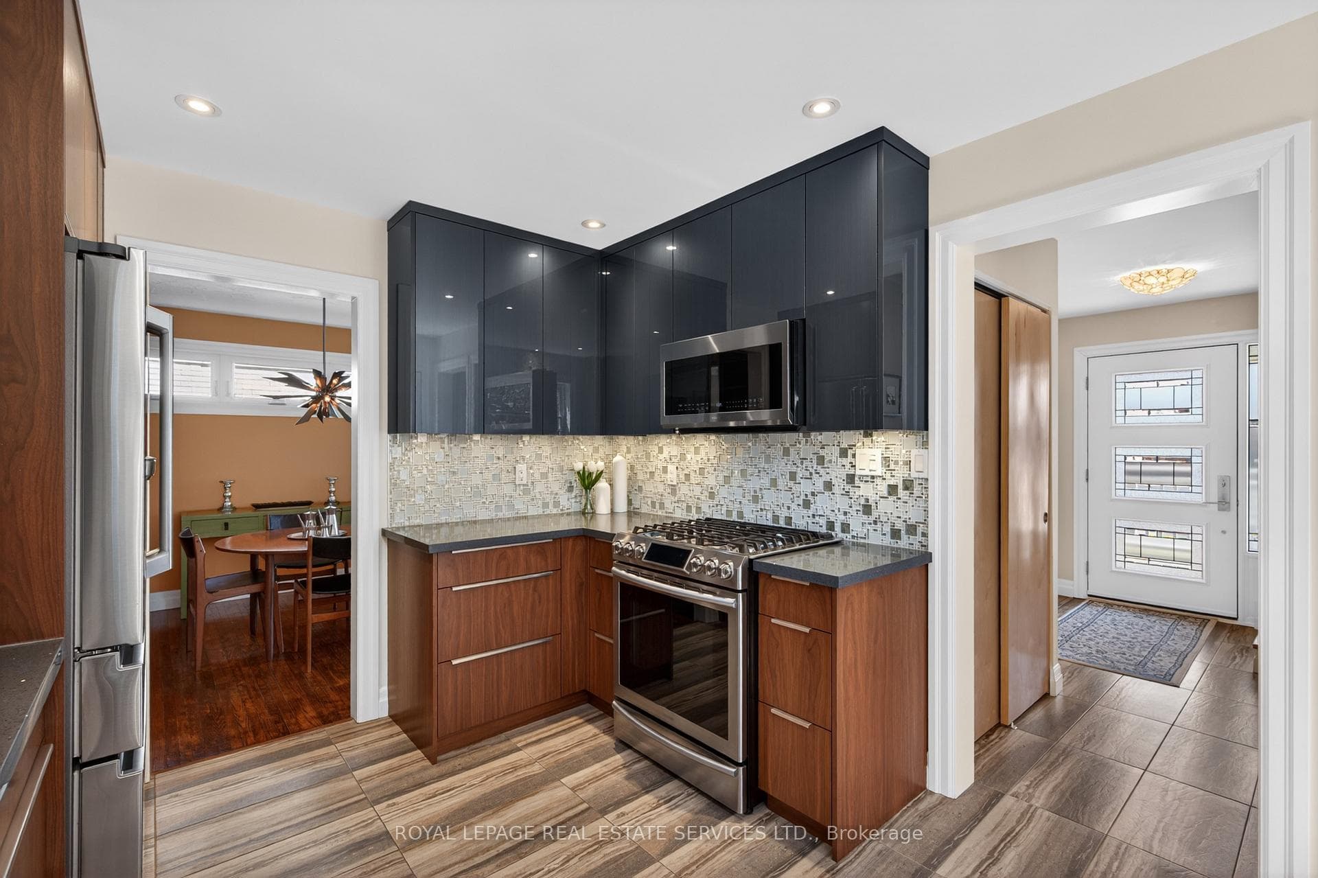 141 Oakdale Drive - Detached photo 8 of 50 in Oakville, Ontario