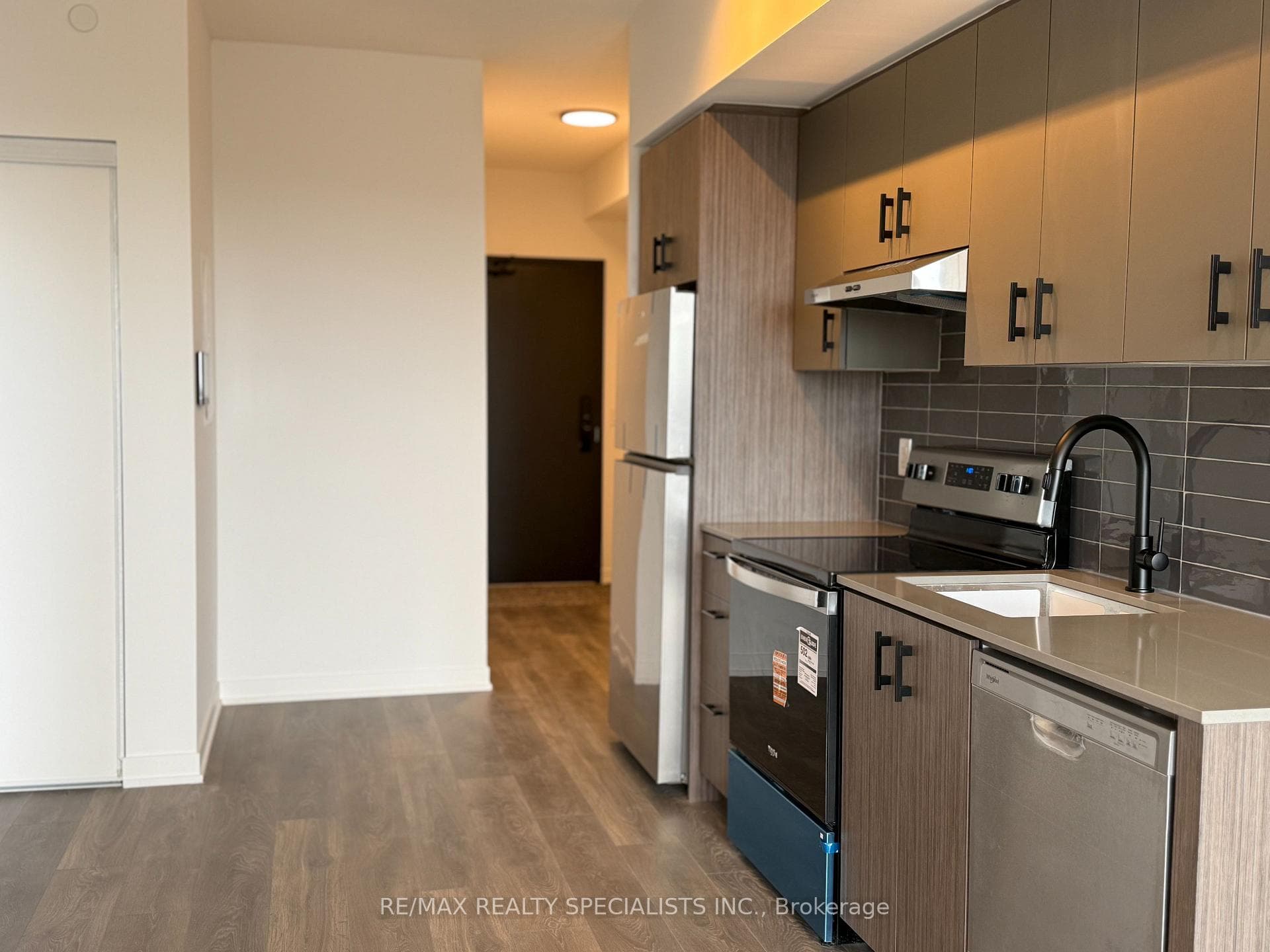 4878 POWERS Common Unit C1110 - Condo photo 5 of 30 in Burlington, Ontario