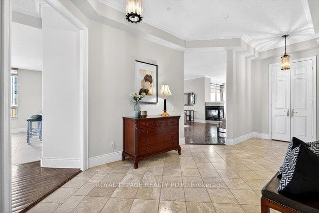 35 Kingsbridge Garden Circle Unit TPH4 - Condo photo 4 of 50 in Mississauga, Ontario